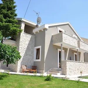 4* Pensión Lucica